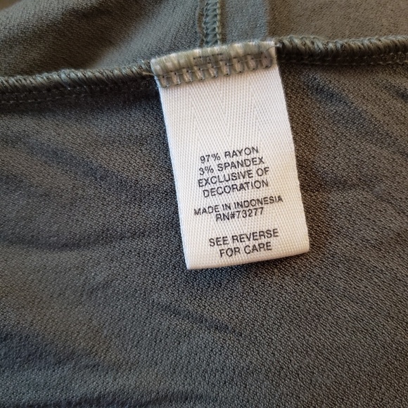 NWT Mudd olive green top. Size L - Picture 6 of 6